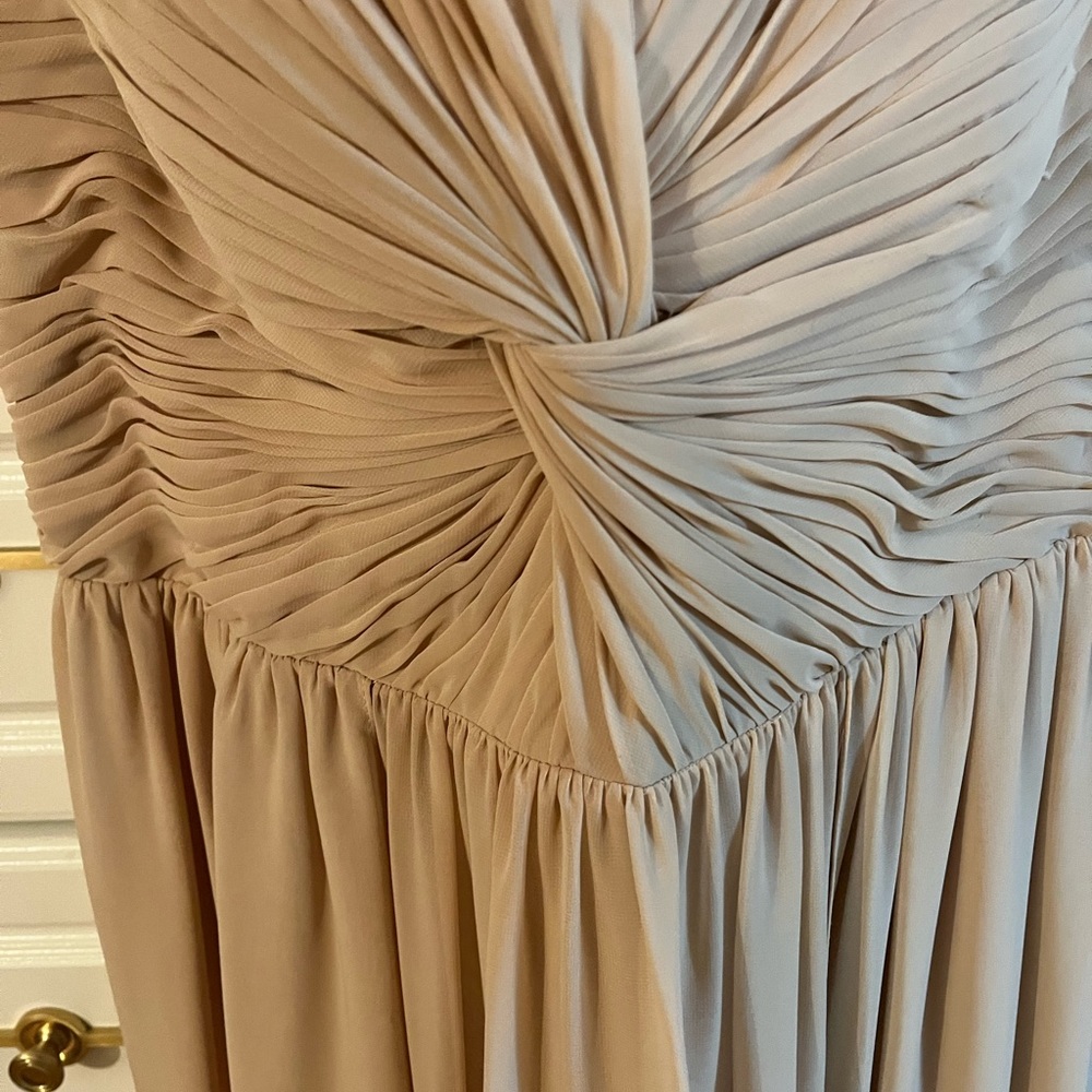 Beautiful Pearl gown - Picture 3 of 5
